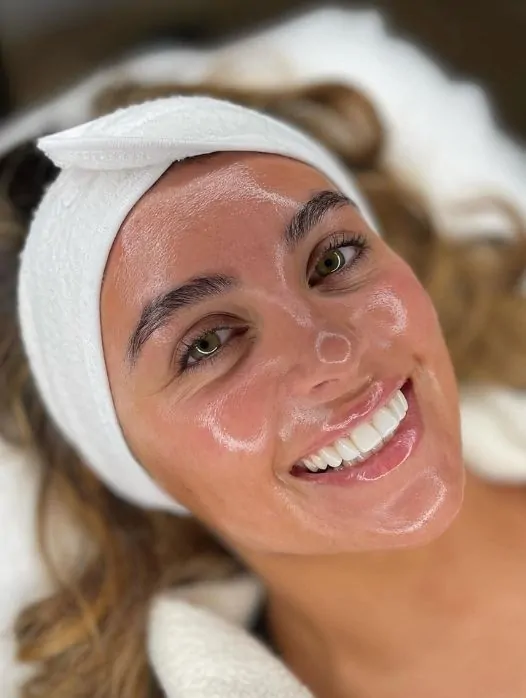 What Is Hydrafacial? Complete Guide to Deep Skin Cleansing 1 hydrafacial